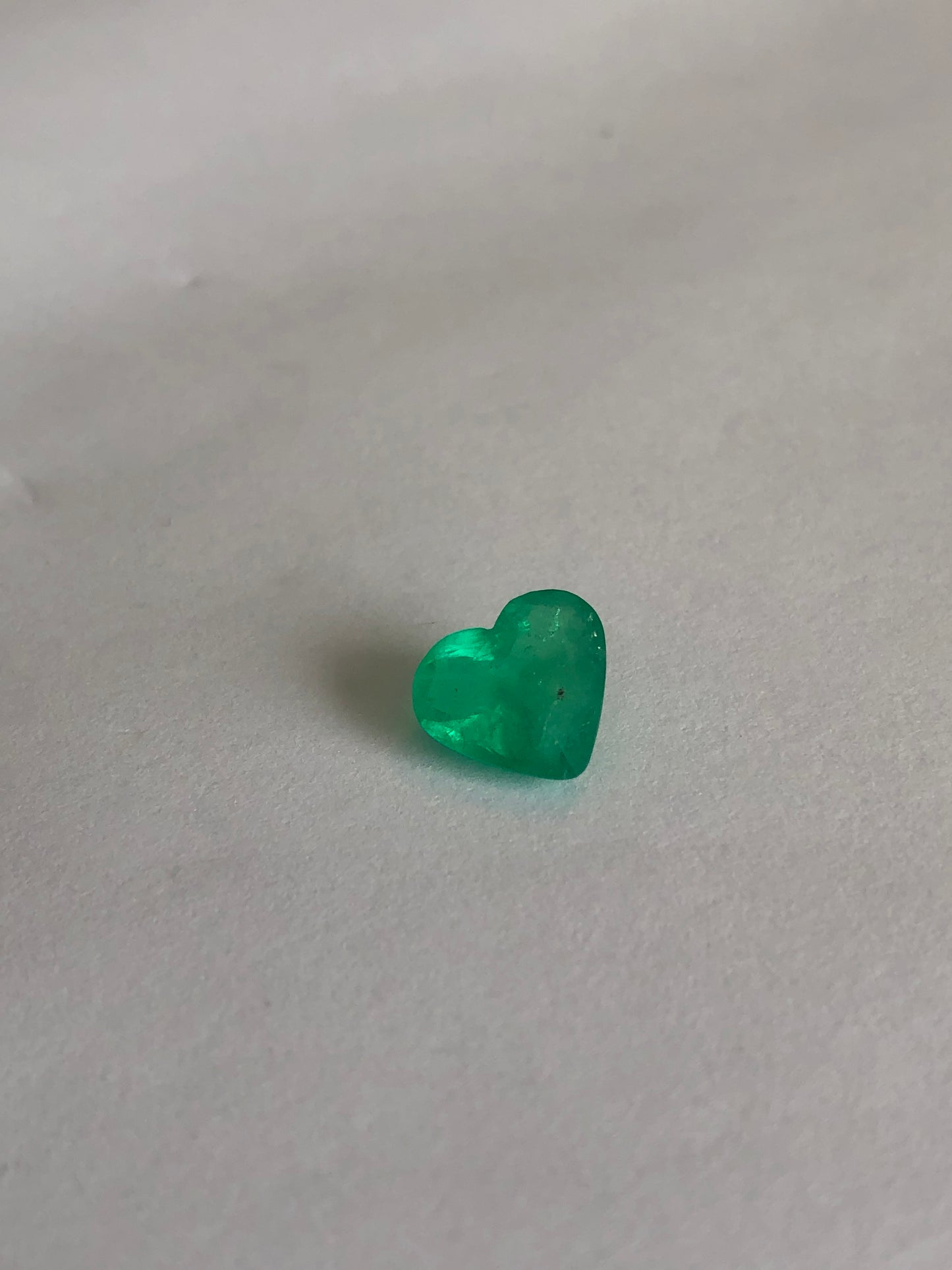 Esmeralda talla corazón 3.0 CT