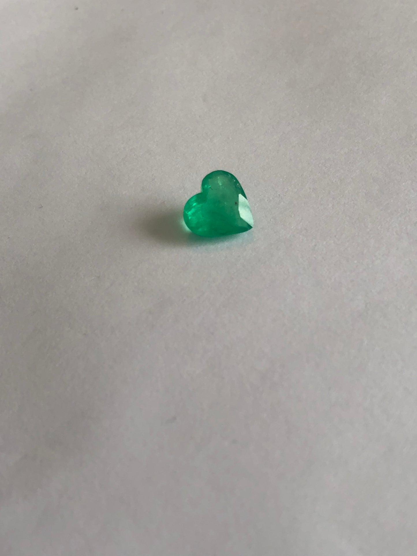 Esmeralda talla corazón 3.0 CT