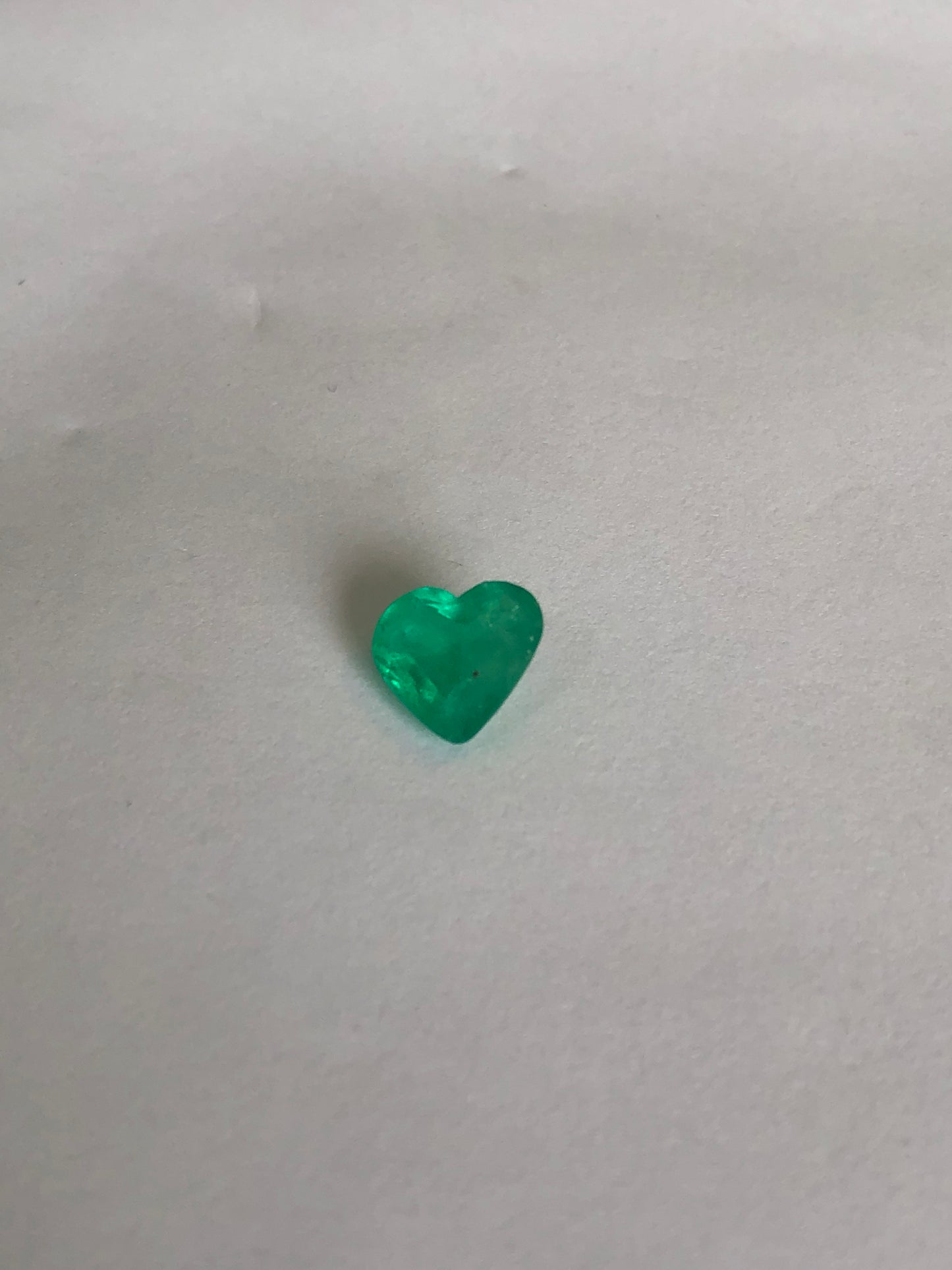 Esmeralda talla corazón 3.0 CT