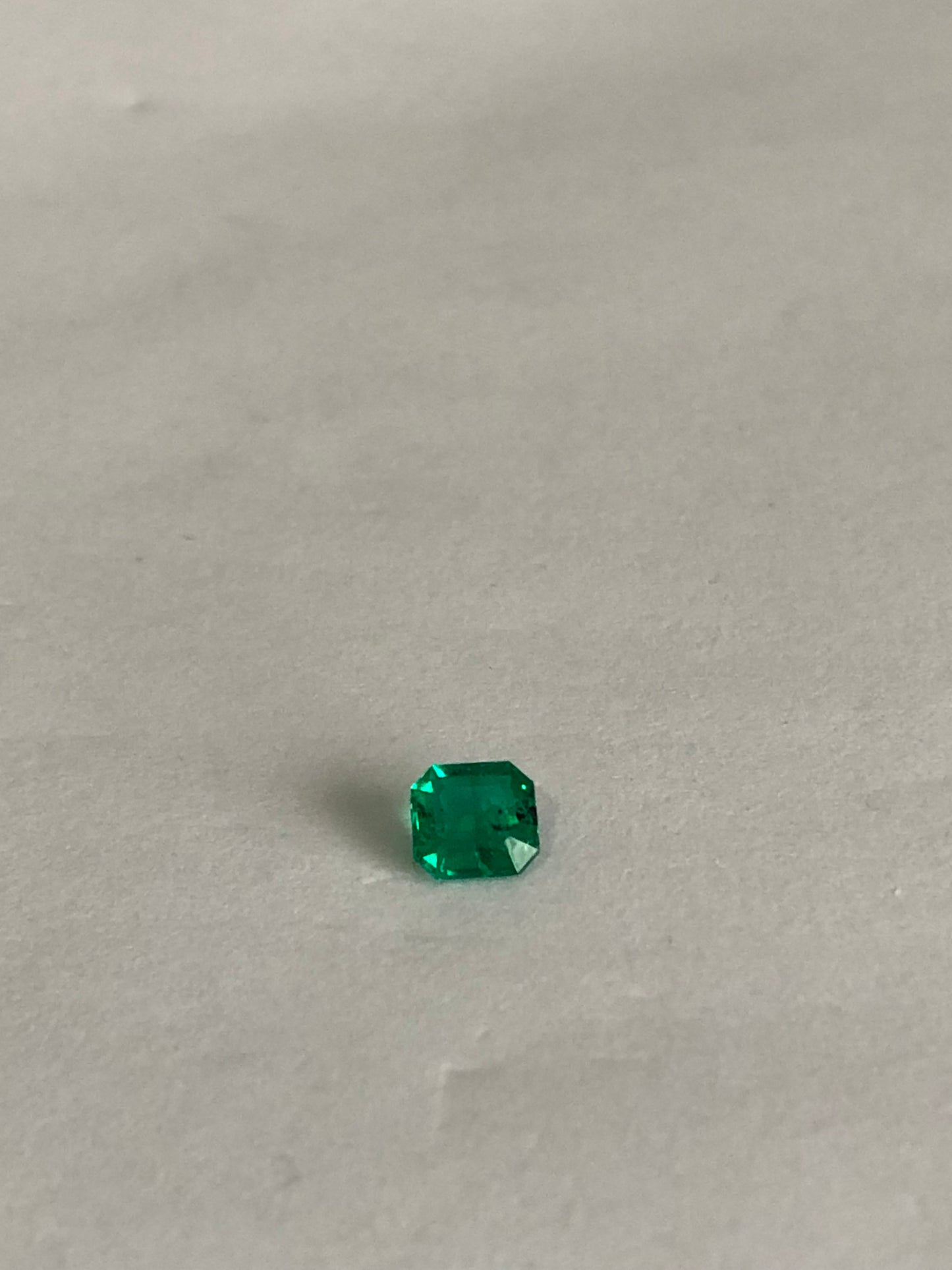 Esmeralda talla cuadrada 0.45 ct