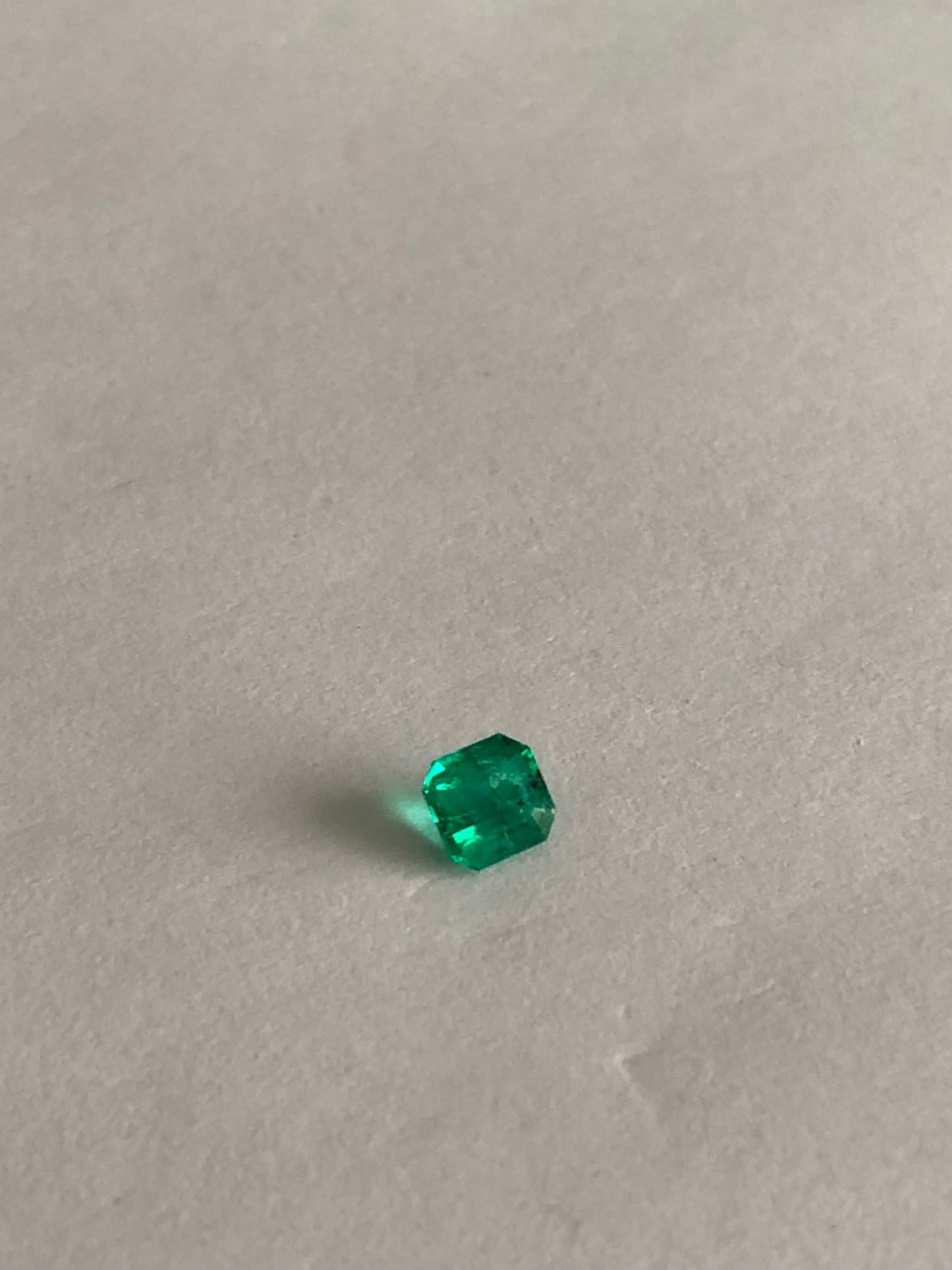 Esmeralda talla cuadrada 0.45 ct