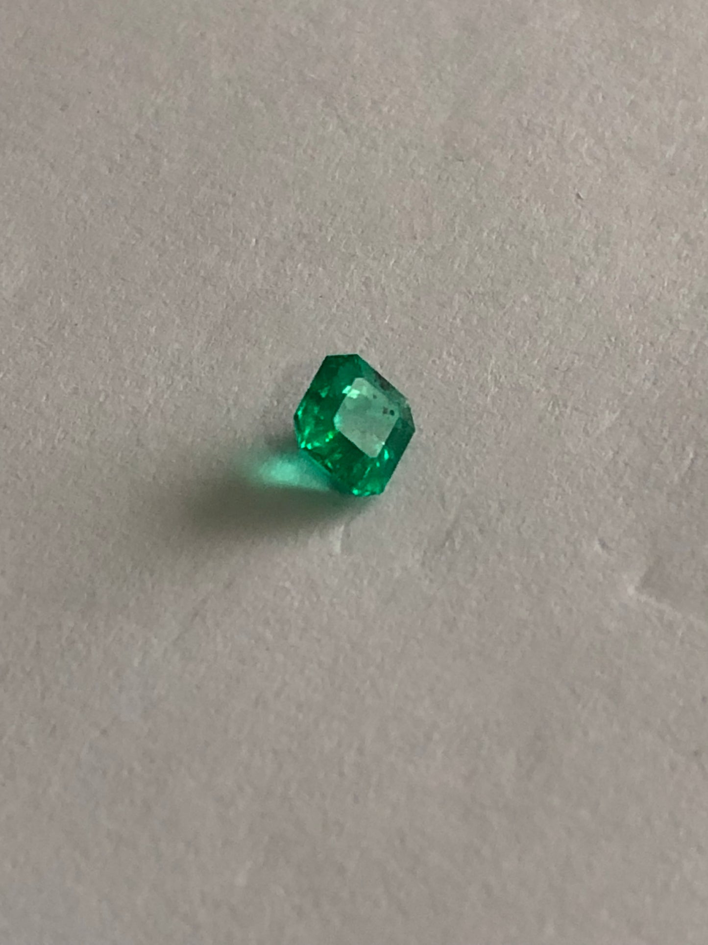 Esmeralda talla cuadrada 0.45 ct